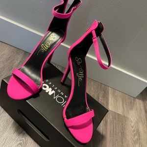 Size 9 hot pink heels from fashion Nova